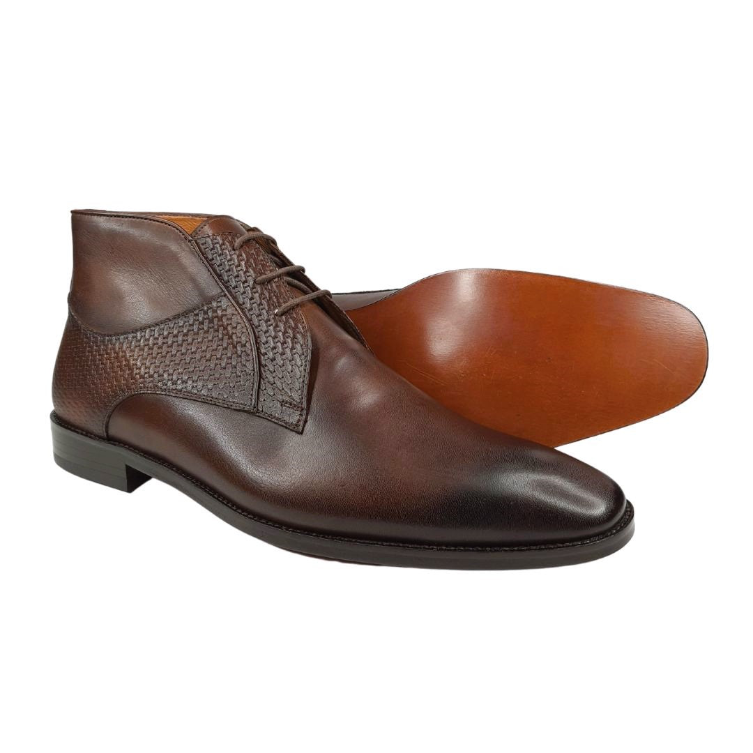 Chukka HOWARD